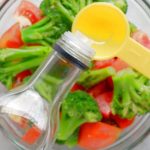 夕食のサラダにMCTオイルをかけるレシピがおすすめです