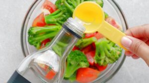 夕食のサラダにMCTオイルをかけるレシピがおすすめです